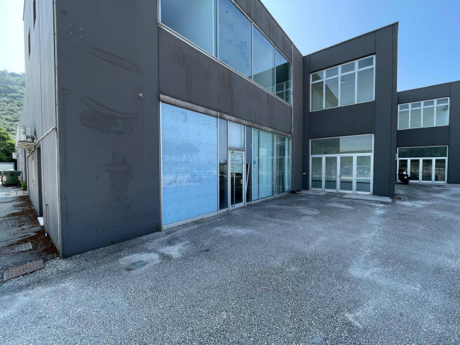 Locale commerciale in affitto a Monteroduni
