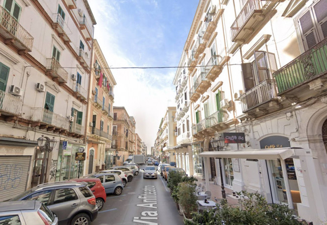 Locale commerciale in affitto a Taranto