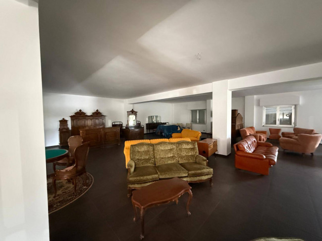 Locale commerciale in affitto a Ripalimosani