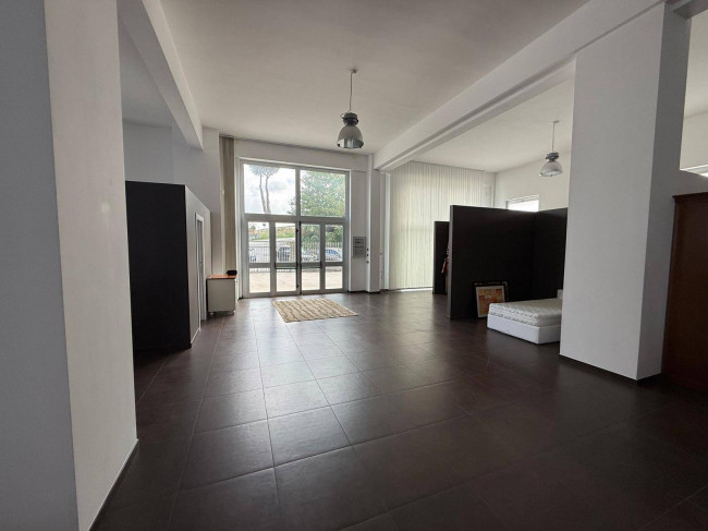 Locale commerciale in affitto a Ripalimosani