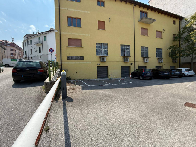 Posto auto scoperto in vendita a Campobasso