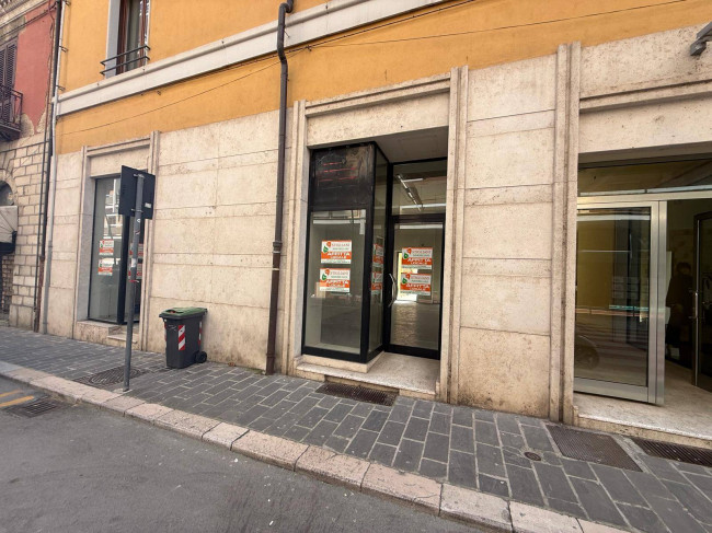 Locale commerciale in affitto a Campobasso