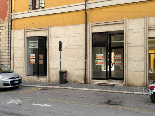 Locale commerciale in affitto a Campobasso