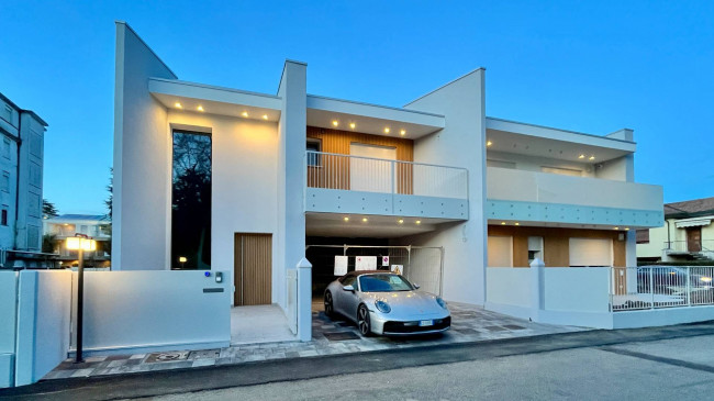 ABBINATA / BIFAMILIARE in Vendita a Mogliano Veneto