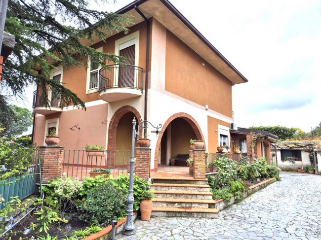 Villa in vendita a Pedara (CT)