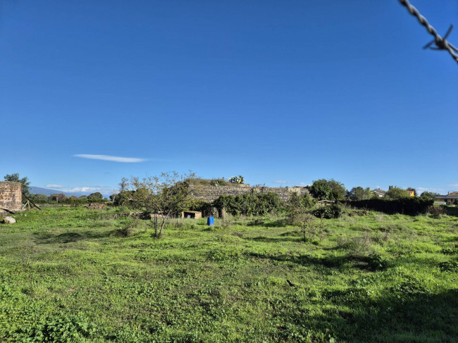 Terreno agricolo in vendita a Valverde (CT)