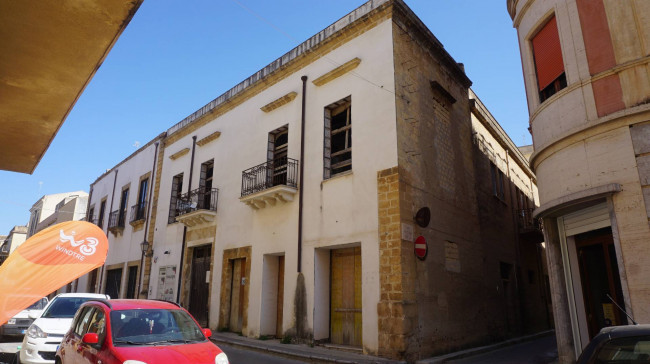 Palazzo/Stabile in Vendita a Castelvetrano