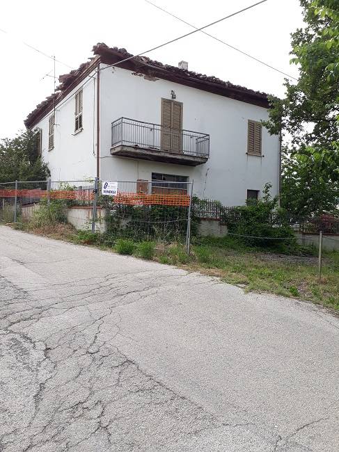 Rustico - Cascina TERAMO vendita  Contrada Mezzanotte  Zuccarini Immobiliare