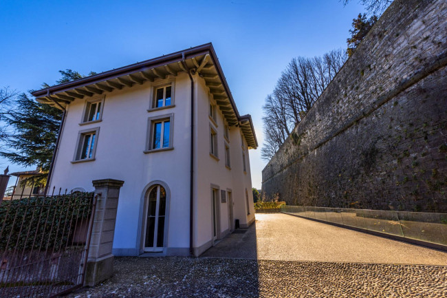 Palazzo in Vendita a Bergamo