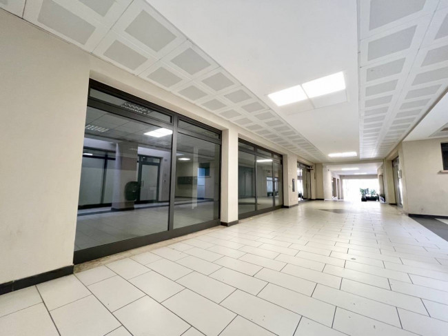 Locale commerciale in Vendita a Brembate di Sopra