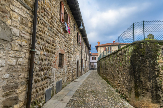 Villa in vendita a Almenno San Salvatore