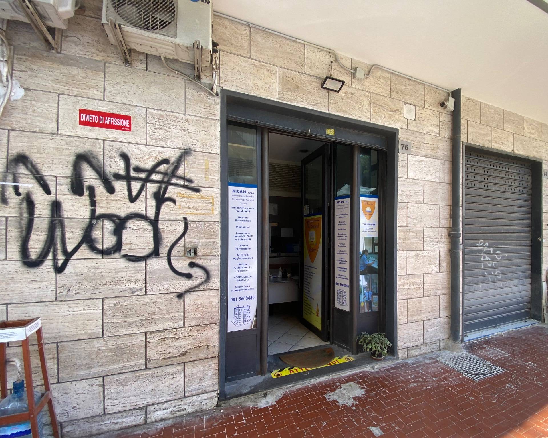 Negozio in vendita a Vomero, Napoli (NA)