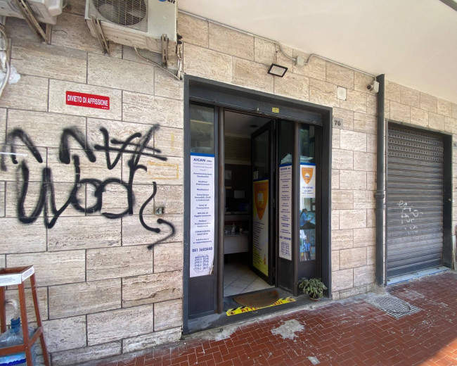 Locale commerciale in Vendita a Napoli