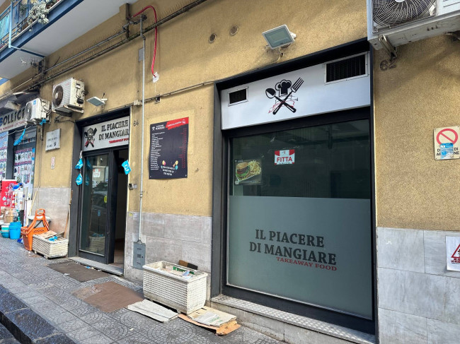 Locale commerciale in Affitto a Napoli