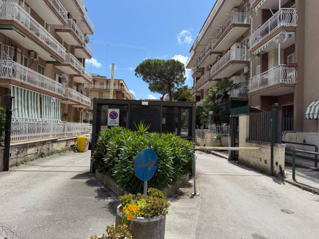Box o garage in Vendita a Napoli