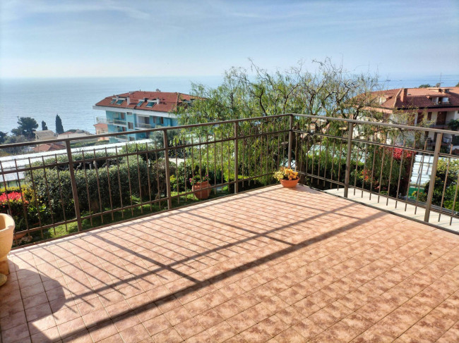 Appartamento a Costarainera