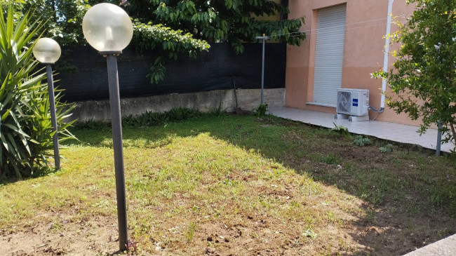 TRILOCALE CON GIARDINO E BOX AUTO in Vendita a Civitanova Marche