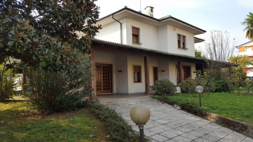 Villa for Buy to Creazzo