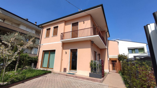 Single House for Rent to Vicenza