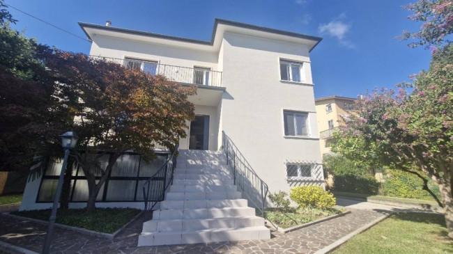 Bifamiliare in Affitto a Vicenza