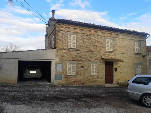 Single House for Sale to Monte Vidon Corrado