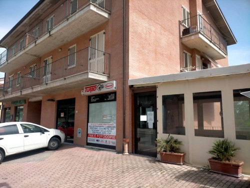 Locale commerciale in Vendita a Monte Vidon Corrado