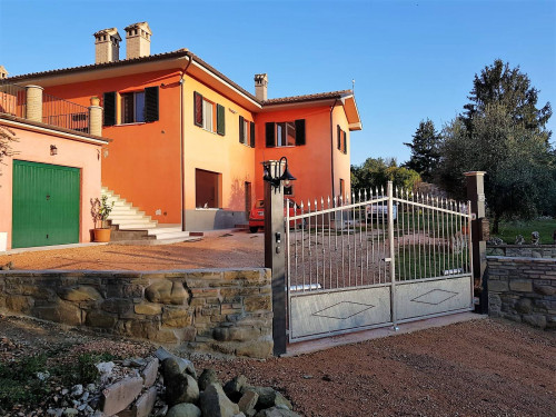 Villa in Vendita a San Severino Marche