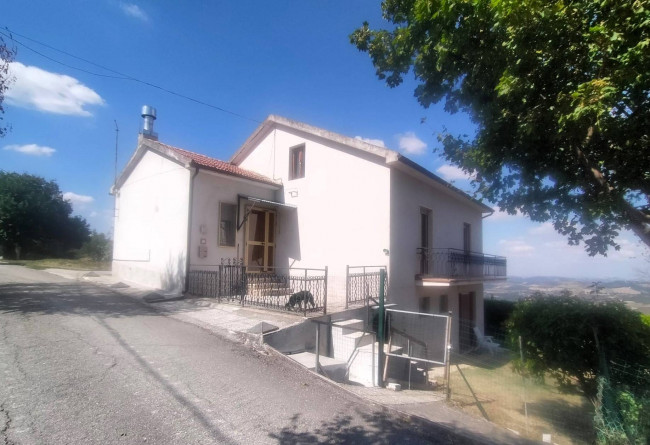 Single House for Sale to Montefalcone Appennino