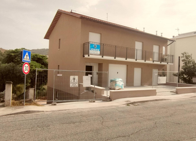 Single House for Sale to Caldarola