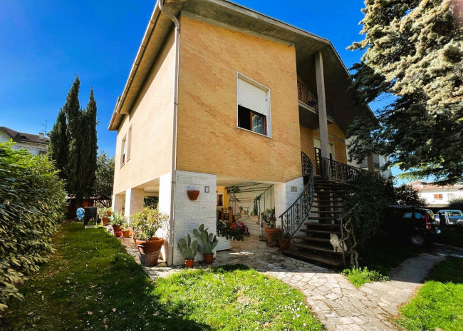 Single House for Sale to Caldarola