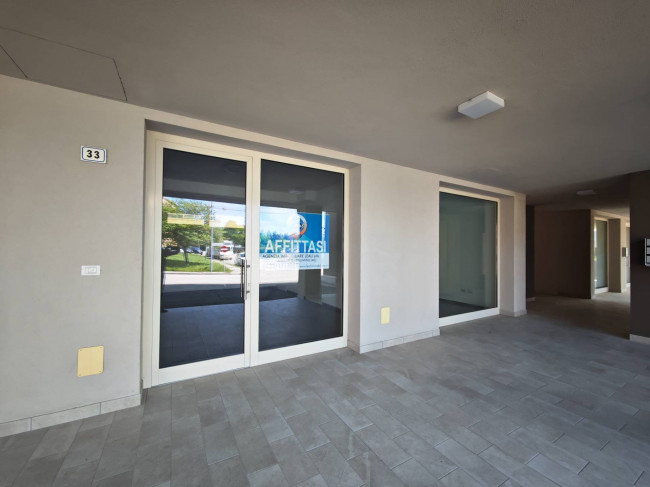 Locale commerciale in Affitto a Tolentino