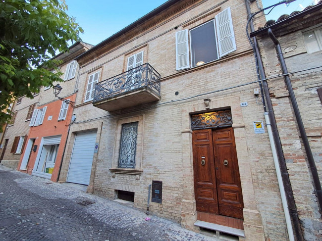 CASA CIELO/TERRA in Vendita a Montegiorgio