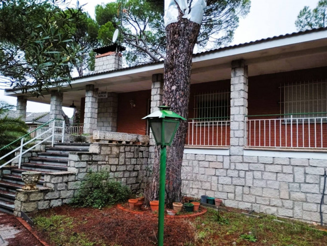 VILLA con GIARDINO in Vendita a Almorox