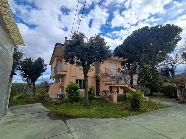Single House for Sale to Monsampietro Morico