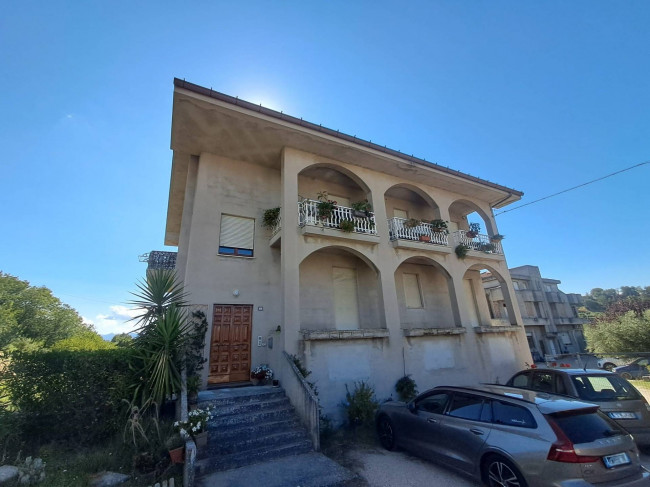 Single House for Sale to Montappone