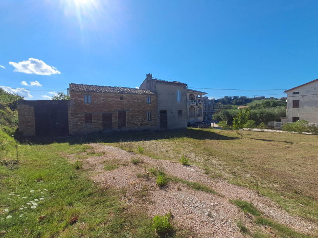 Terreno agricolo con Rudere in Vendita a Montappone