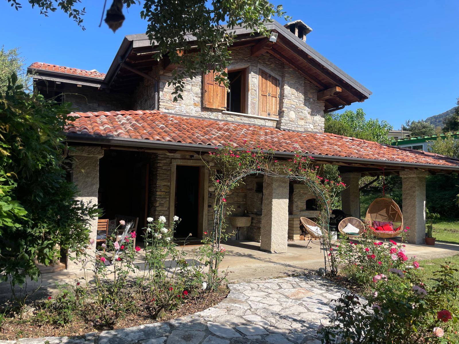 Villa in vendita a Cadegliano-Viconago