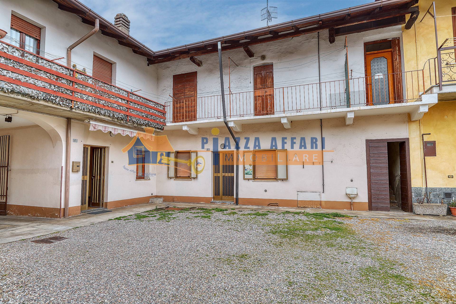 Porzione di Casa Terra / Cielo in vendita a Oggiona con Santo Stefano