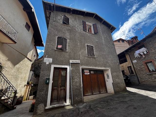 Porzione di Casa Terra / Cielo in vendita a Cadegliano-Viconago