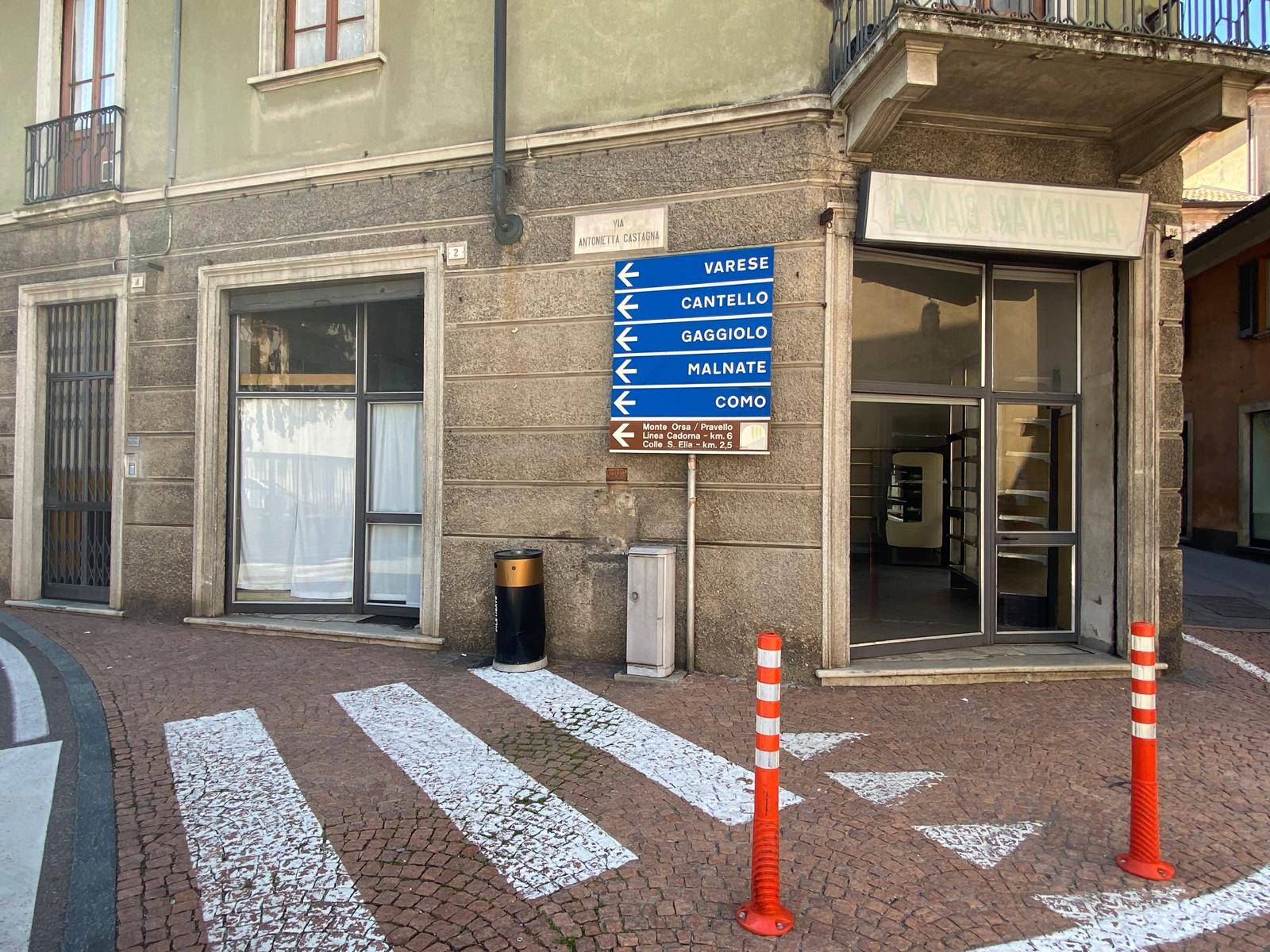 Locale commerciale in vendita a Viggiù