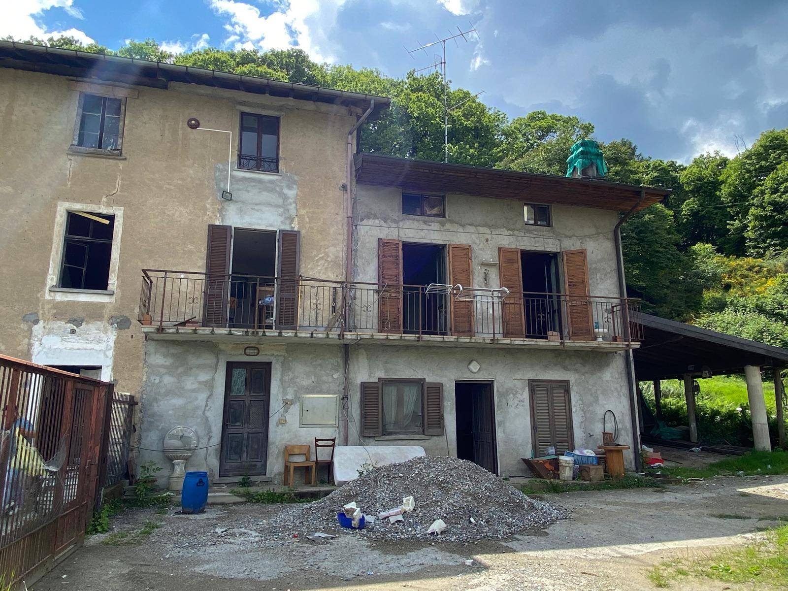 Porzione di Casa Terra / Cielo in vendita a Cadegliano-Viconago
