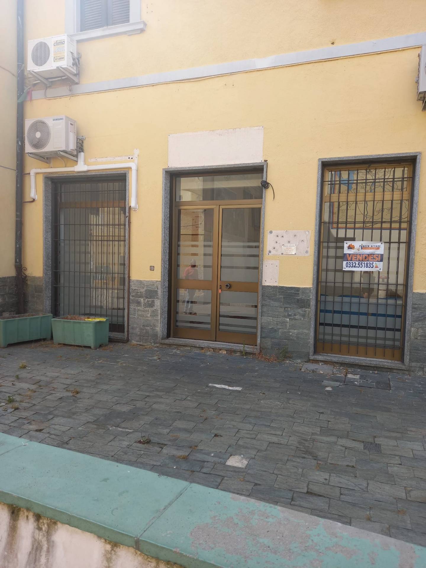 Locale commerciale in vendita a Marchirolo
