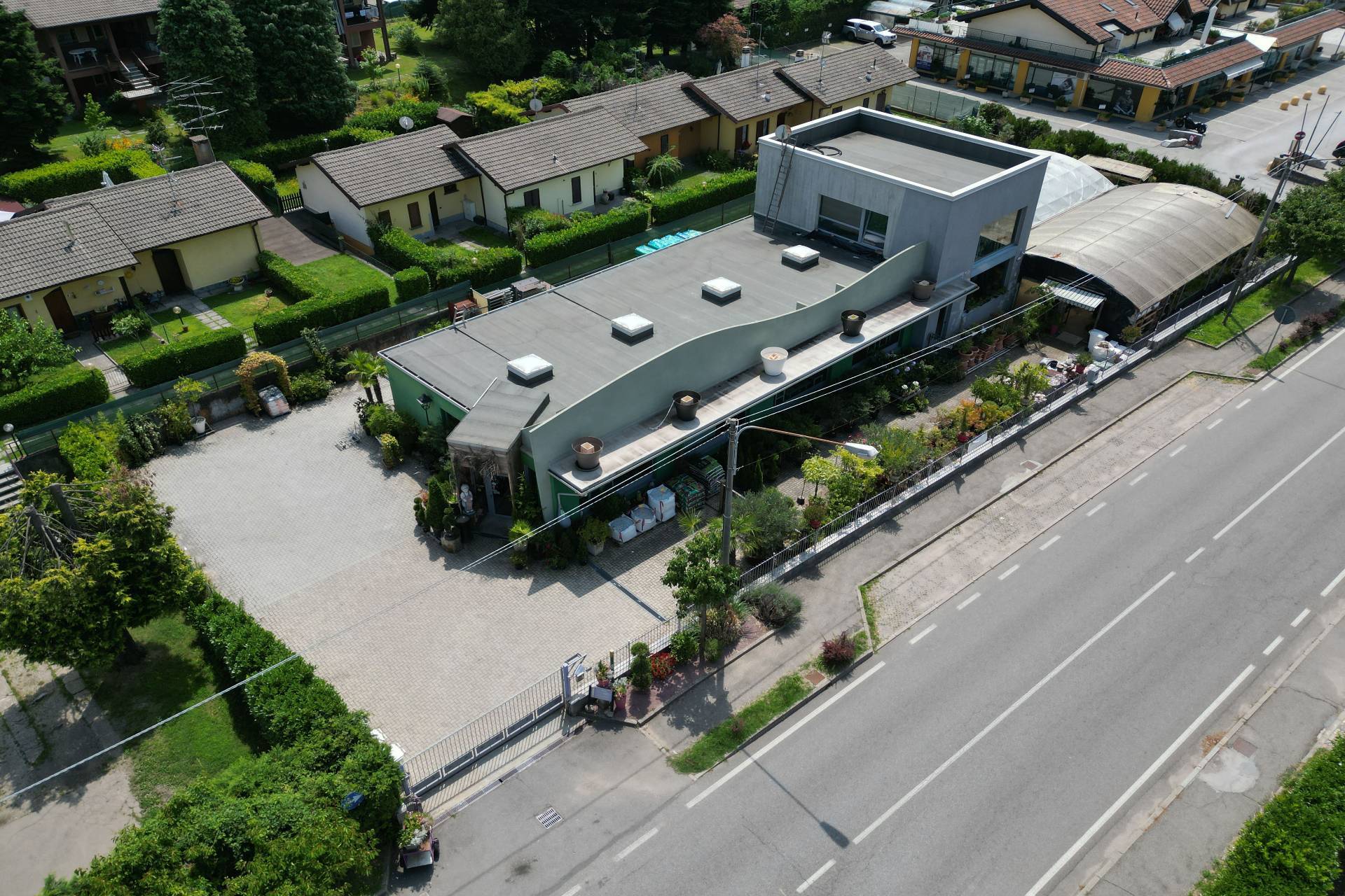 Locale commerciale in vendita a Marchirolo