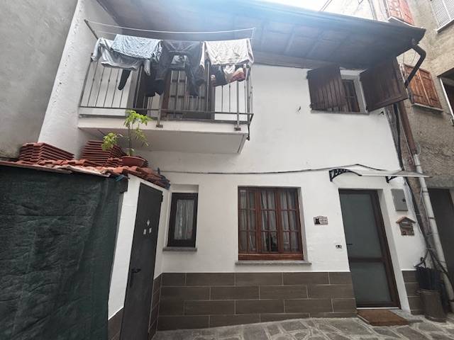 Porzione di Casa Terra / Cielo in vendita a Cadegliano-Viconago