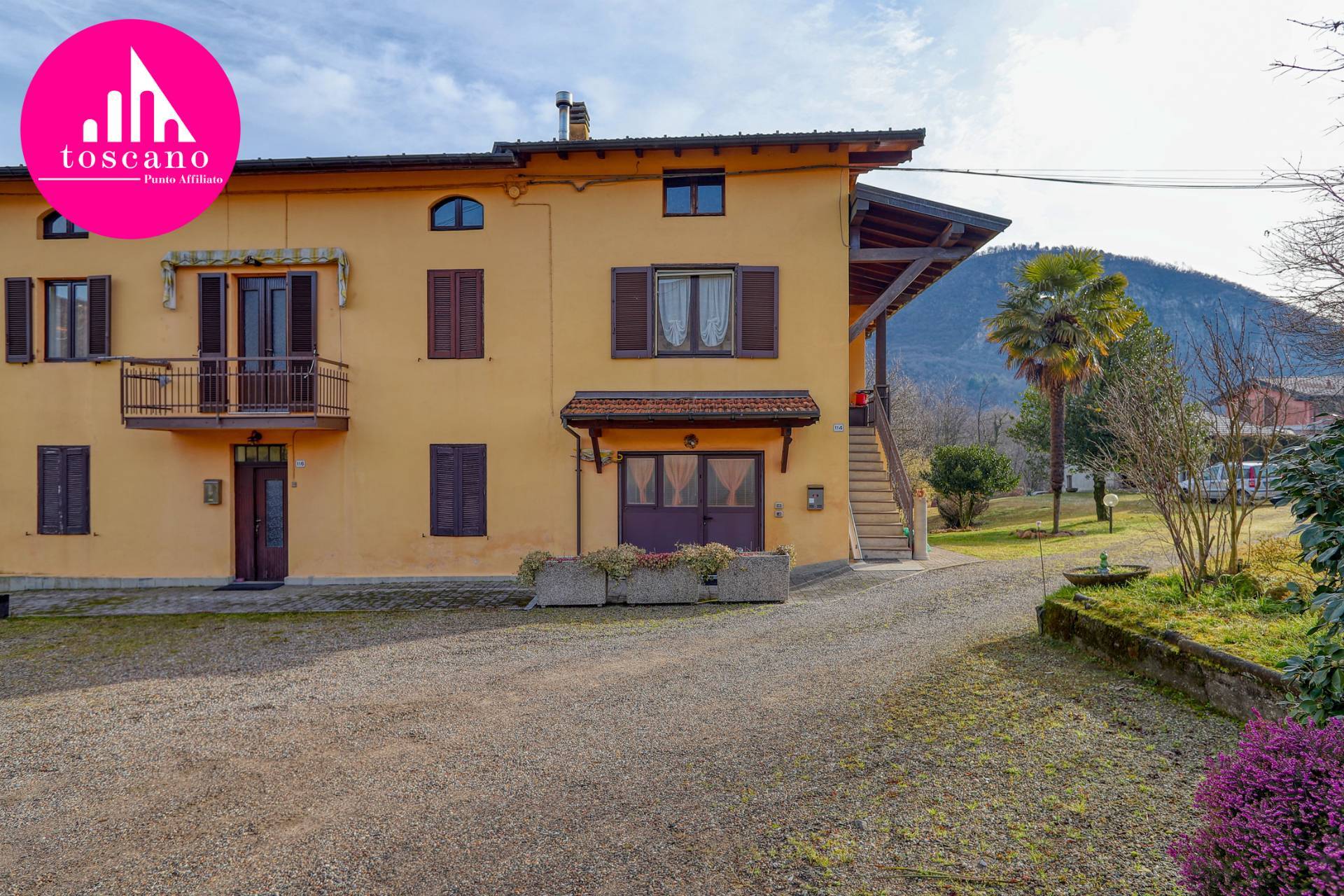 Porzione di Casa Terra / Cielo in vendita a Bisuschio