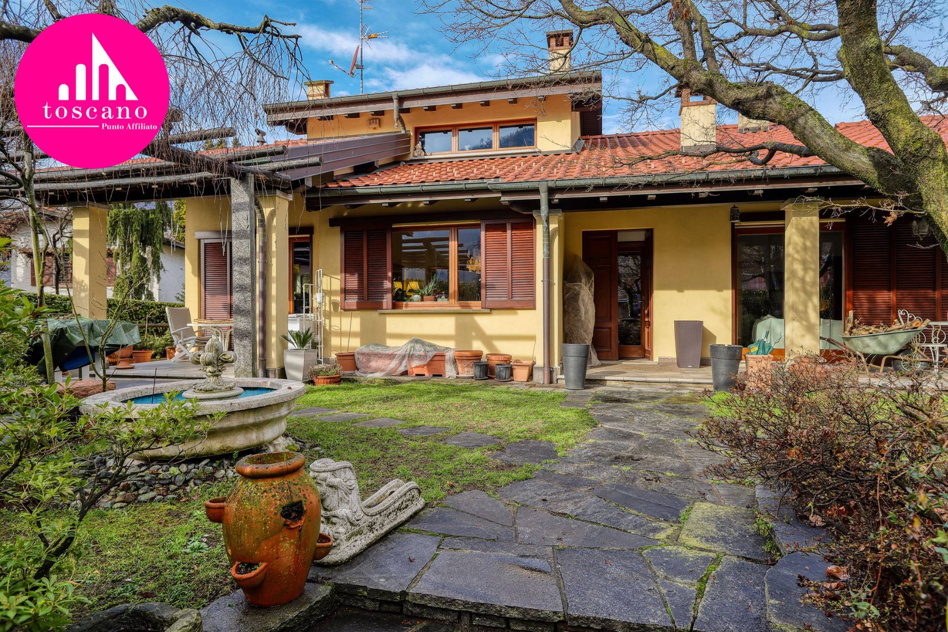 Villa in vendita a Besano