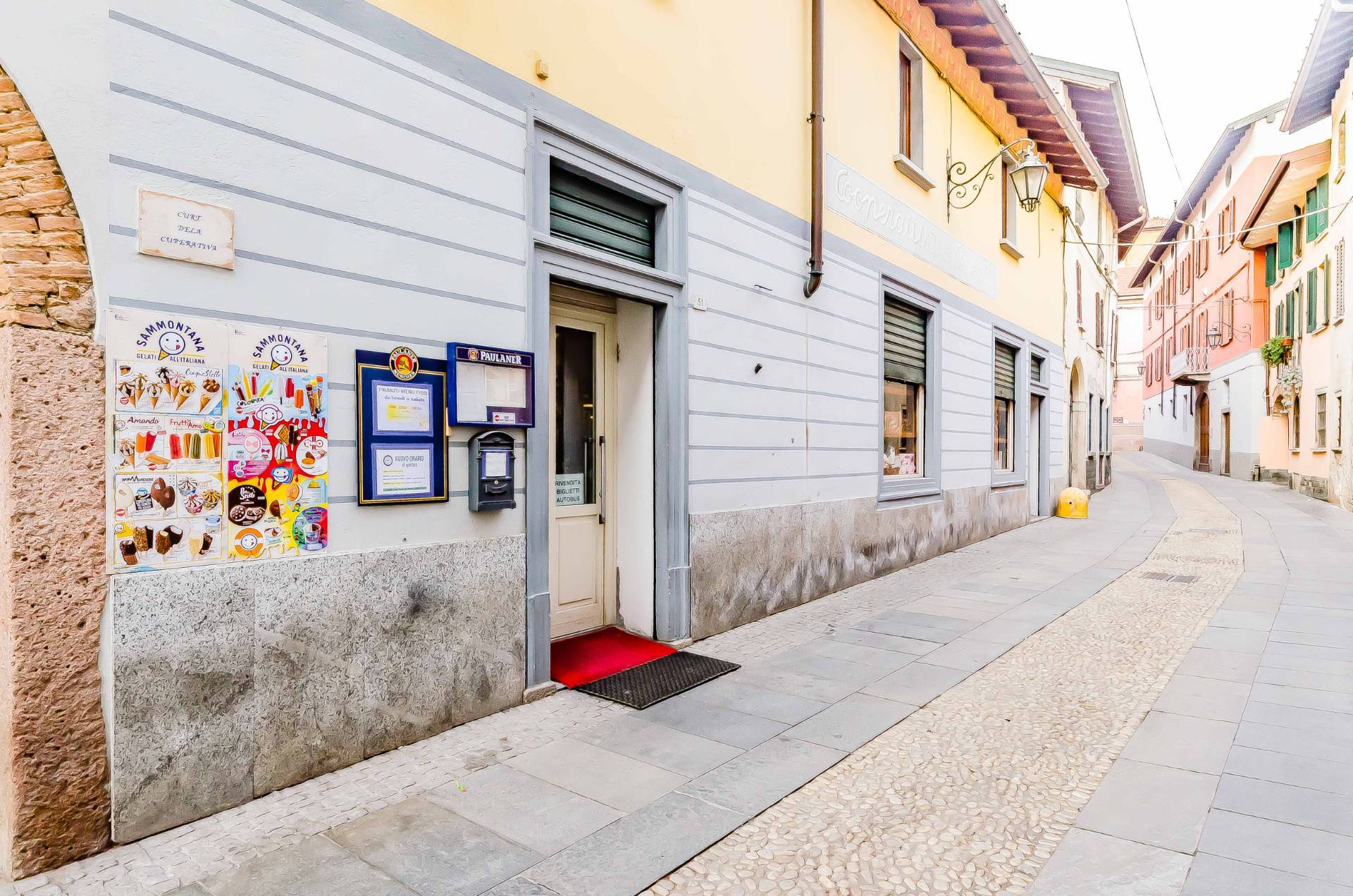 Attività commerciale in vendita a Besano