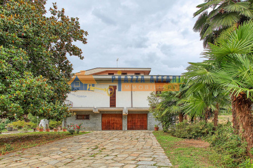 Villa in vendita a Oggiona con Santo Stefano