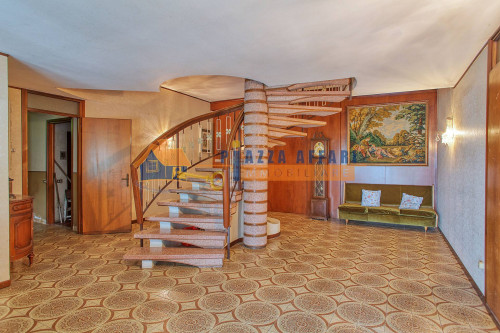 Villa in vendita a Oggiona con Santo Stefano