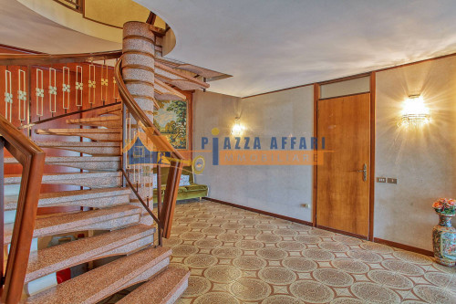 Villa in vendita a Oggiona con Santo Stefano